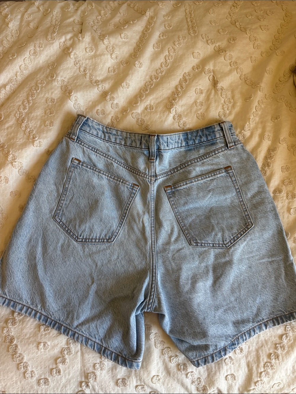 Abercrombie & Fitch Light Blue Curve Love Denim Shorts 6 inch - Picture 3 of 3